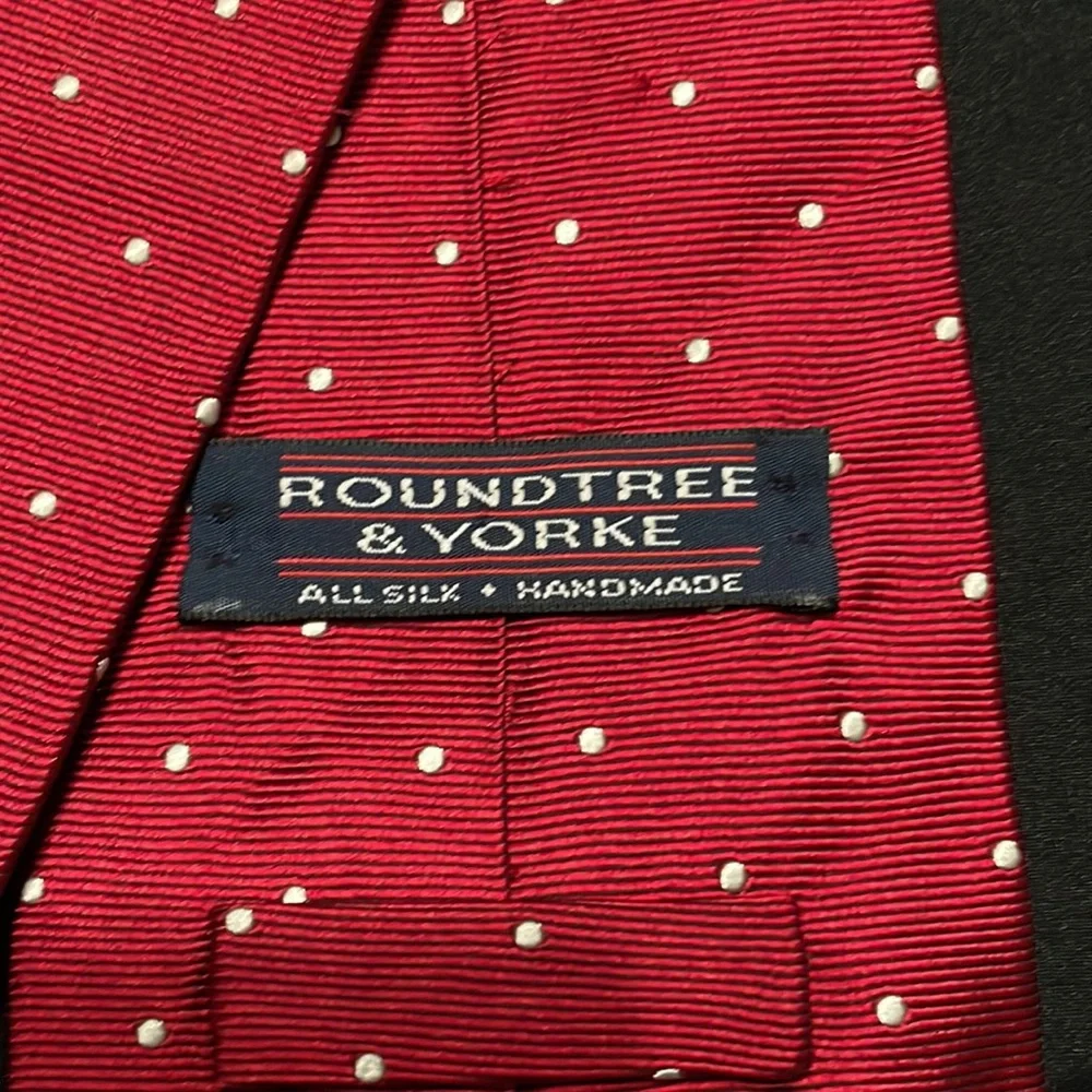 Roundtree & York Mens‎ Tie burgundy/red White polka dot like new condition silk